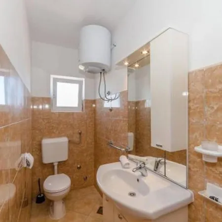 Apartment Apt Della With Pool, 50m From Beach Privlaka (Zadar)