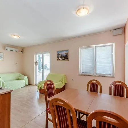 Apt Della With Pool, 50m From Beach Apartment *