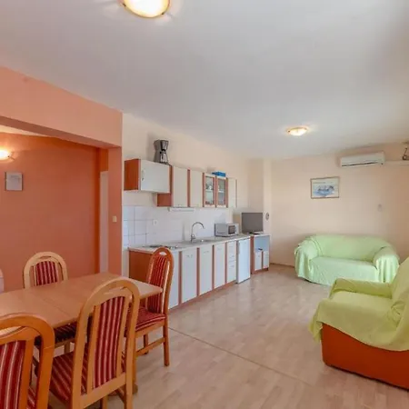 Apt Della With Pool, 50m From Beach *