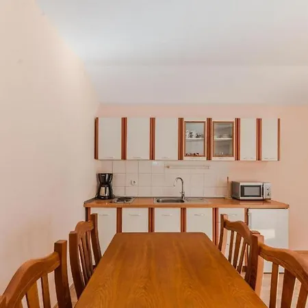 Apt Della With Pool, 50m From Beach *