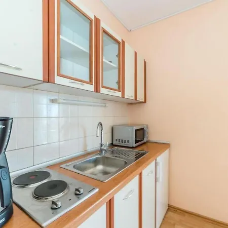 Apt Della With Pool, 50m From Beach