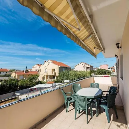 Apt Della With Pool, 50m From Beach